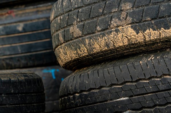 How can you determine the best type of performance tires for UK weather conditions?