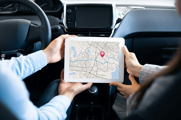 What are the top-rated GPS tracking systems for cars in the UK for 2023?